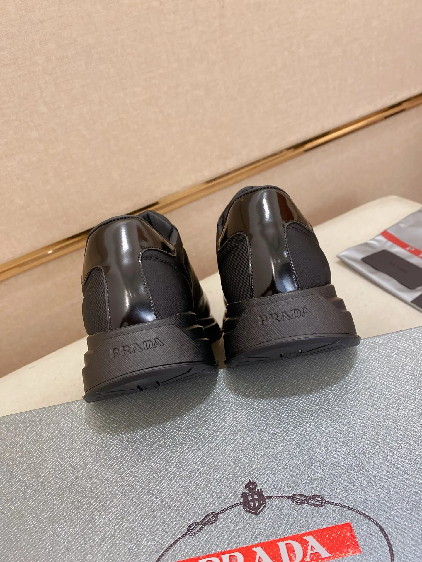 Factory price 540💰 ✔️✔️✔️High version High-quality new PRADA counters are on the market at the same time. The new men's shoes and 😘fabrics are selected from imported first-layer cowhide and are made by pure handcrafts. Lining: Full cowhide lining. 👍🏿 High-end ☄️ air-cushion molded anti-slip rubber outsole, exquisite lines, simple and elegant, comfortable and high-end for leisure travel. Code number: 38 to 44